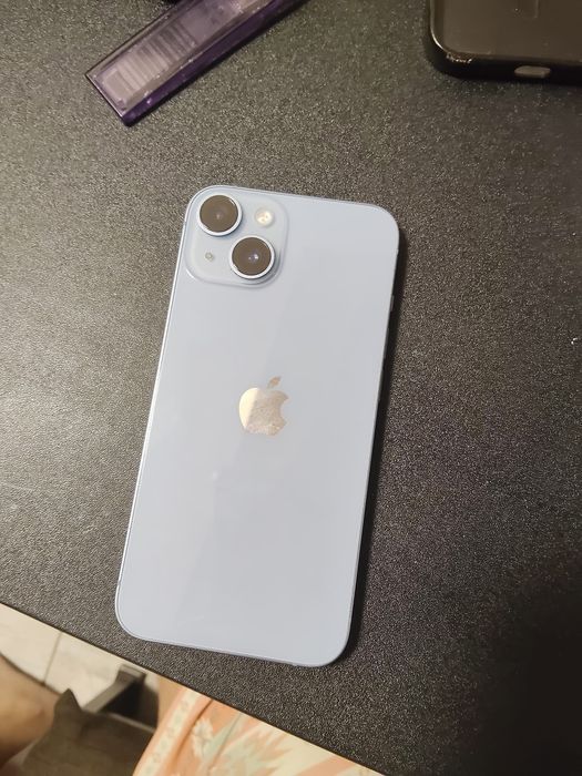 iPhone 14 albastru