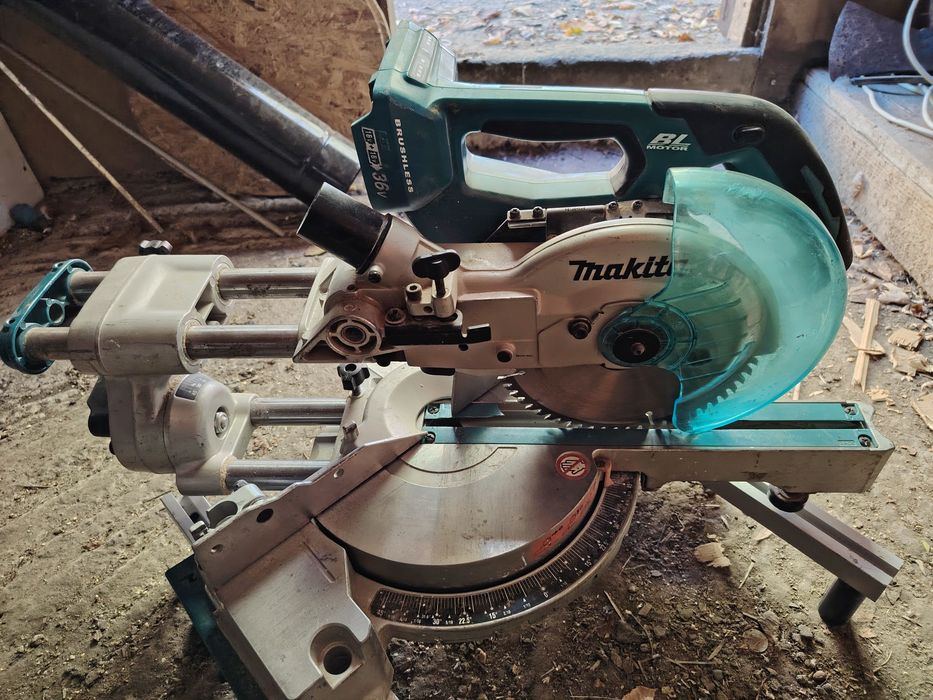 Circular Makita DLS714