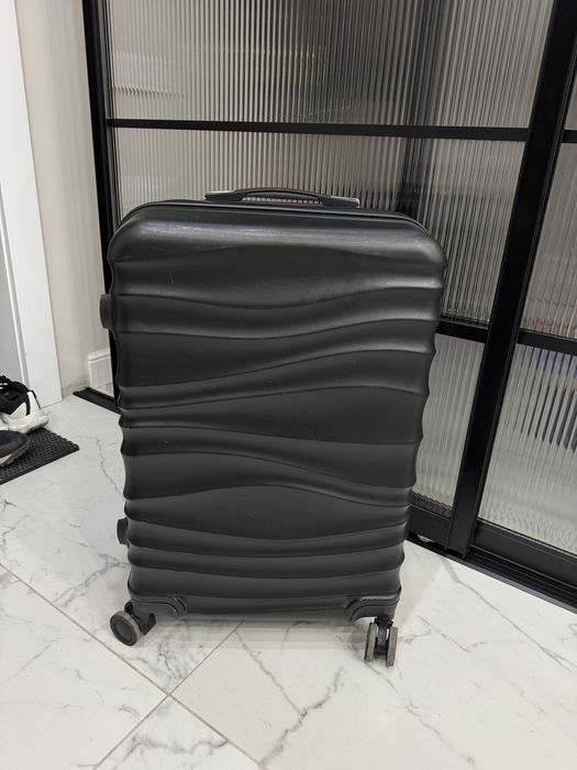 Чемодан дорожный