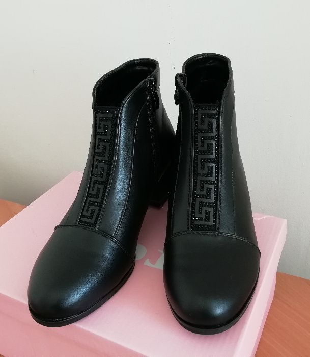 Нови дамски боти номер 36