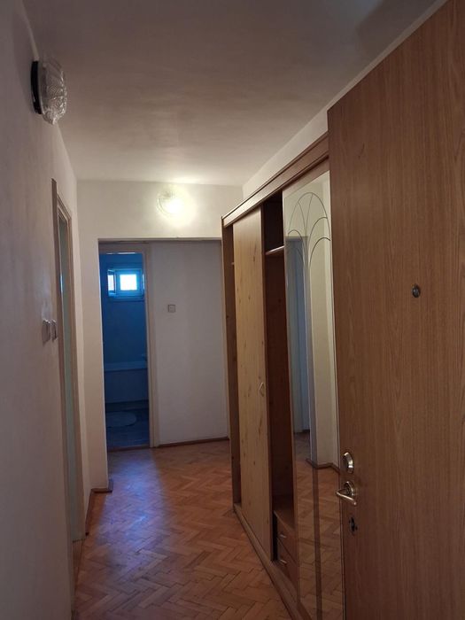 Proprietar vand apartament si garaj Bucovina