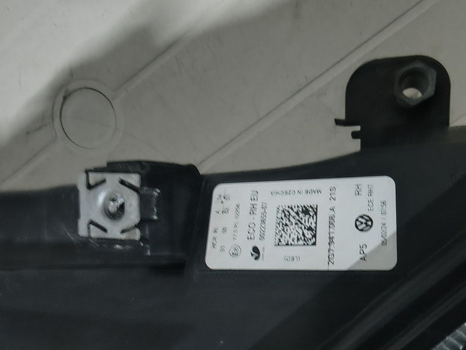 Far dreapta Volkswagen Taigo cod 2G7941006A