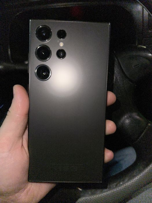 Продам Samsung S24 Ultra на 256 гб