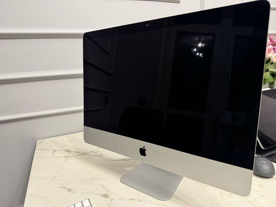 iMac 21,5-inch 2017, Apple Magic Mouse, Apple Magic Keyboard
