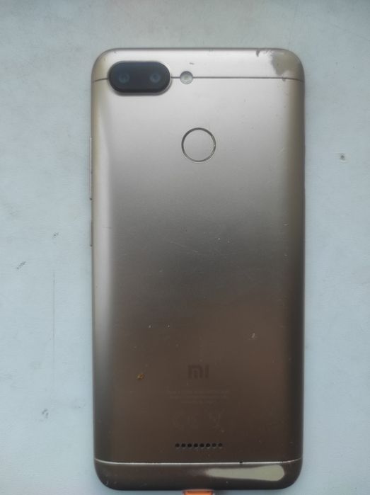 продам Redmi 6 полностью рабочий