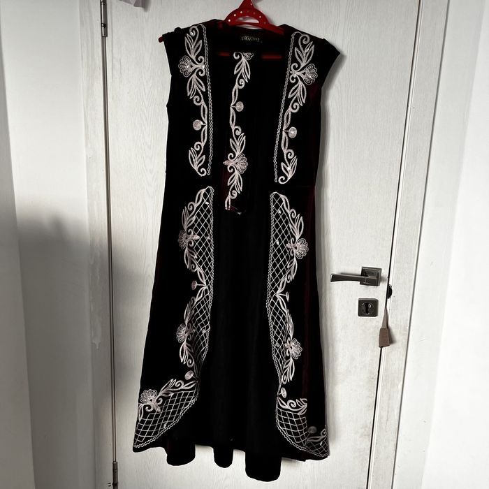 Камзол длинный бордовый