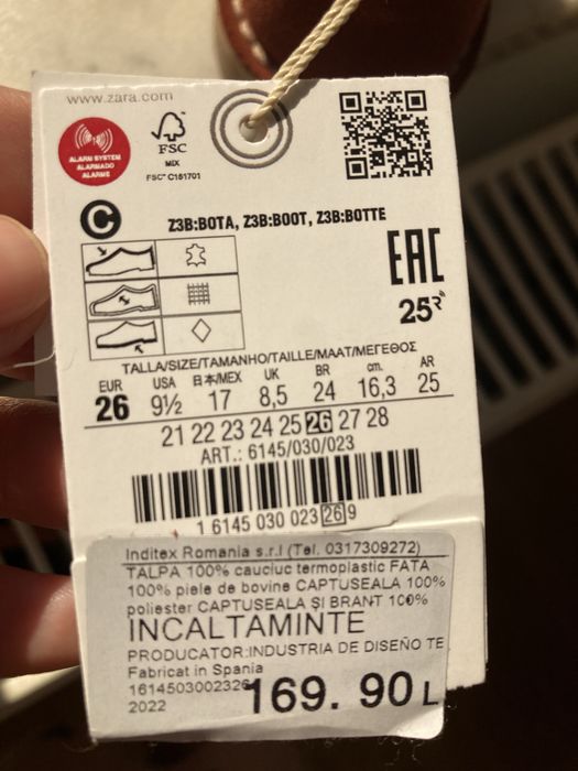 Ghete Zara marime 26 , noi !