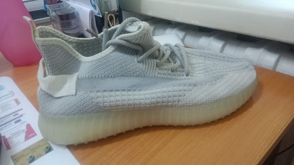 Продам летние кроссовки