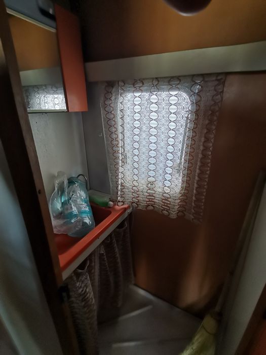 vând rulota 4 persoane