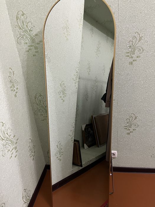 Продается напольное зеркало