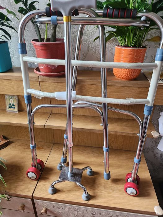 Ходунки и трость в комплекте