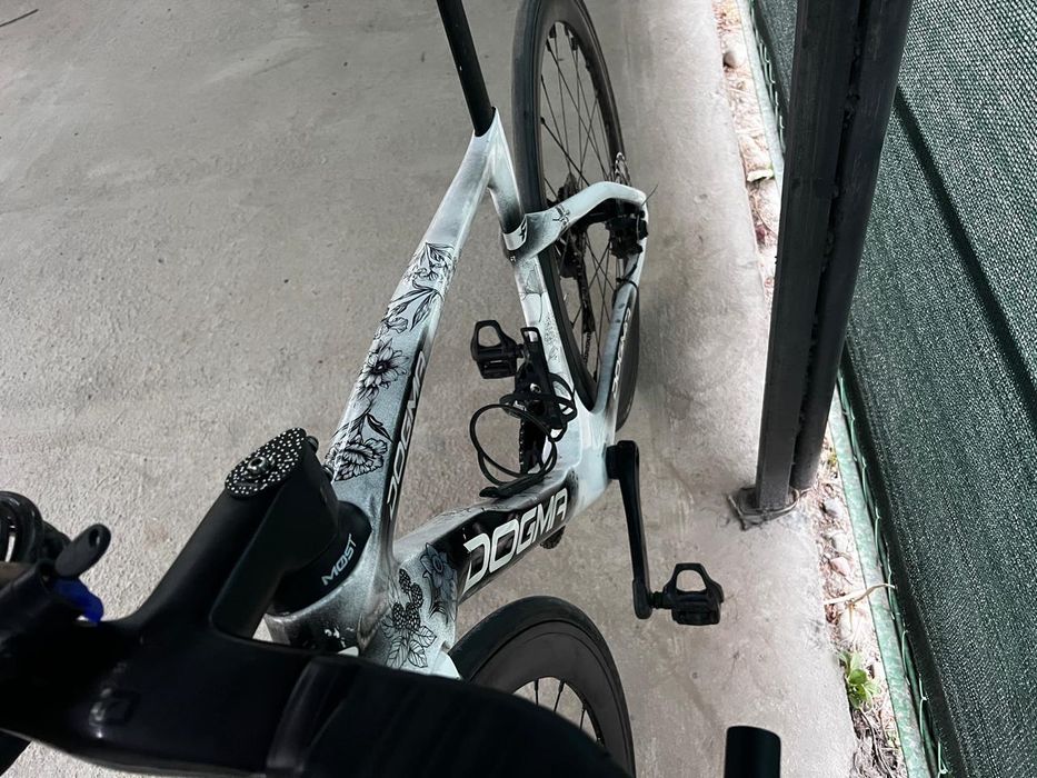 Шоссейный велосипед Pinarello costume
