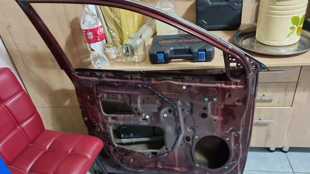 Передняя левая Дверь на Highlander