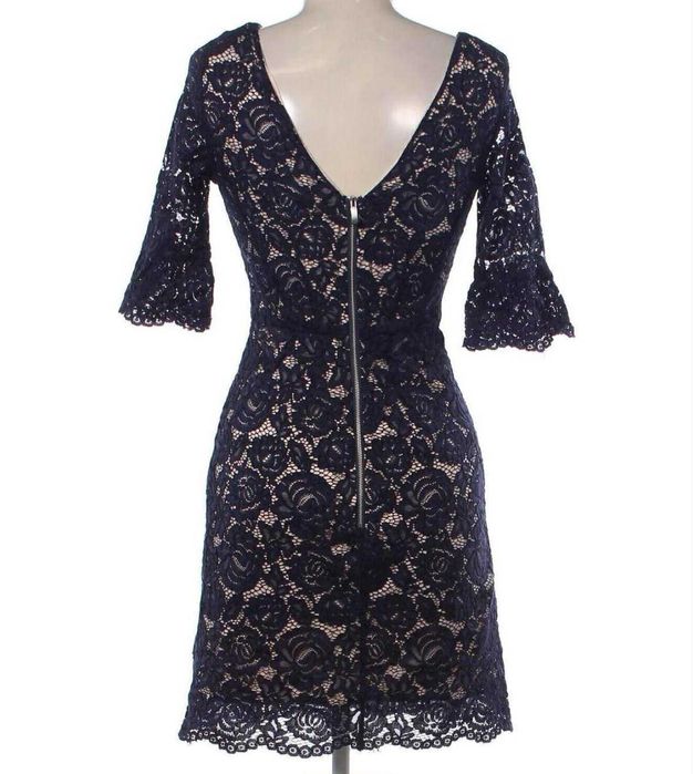 НОВА елегантна дамска рокля от дантела с отворен гръб (размер XS-S)