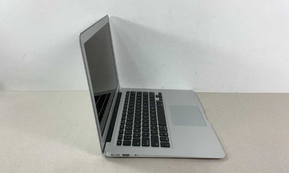 MacBook Air 13 (2017) - Intel Core i5;  8 GB OZU;  128 GB SSD