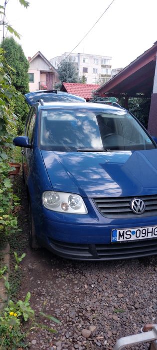 Vând VW Touran 2005 , motor 1,9 TDI  seria BKC
