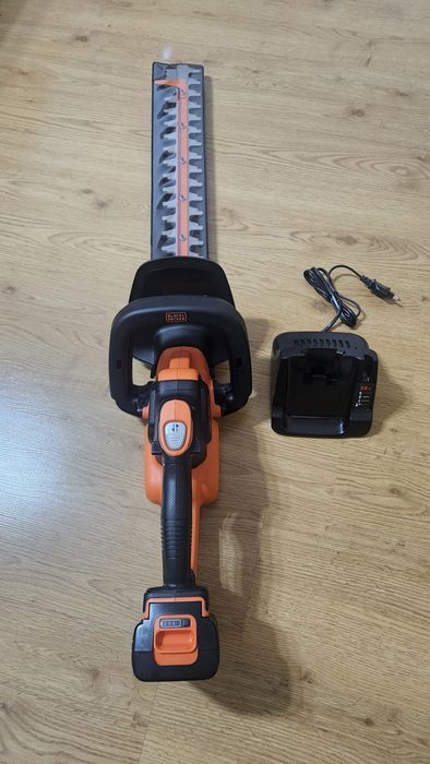 Foarfeca electrica Black+Decker pentru gard viu 36V lama 550mm