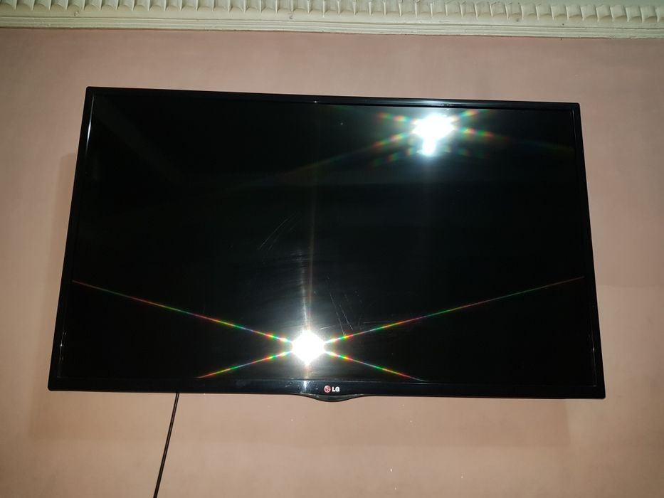 Telvizr 42 tali holati ideal heshnarsa bolmagan manzil Namngan shahar