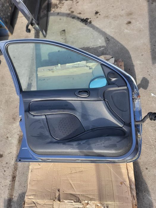 Vindem usa stanga fata Peugeot 206 Plus