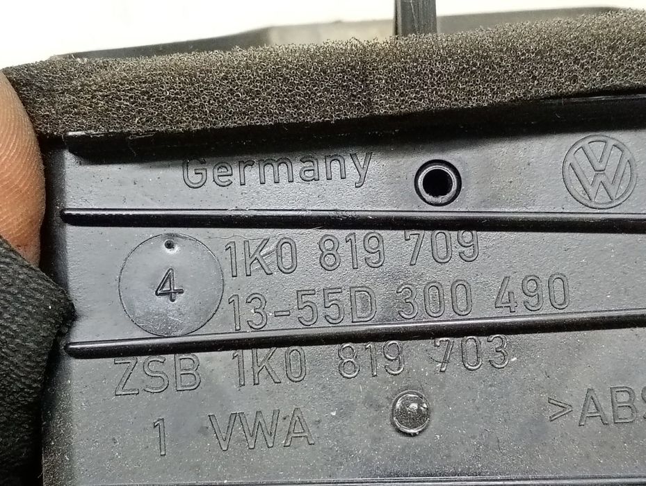 Grila ventilatie 1k0819709 Volkswagen Golf 5 (2003 - 2009) 1.9 tdi BKC