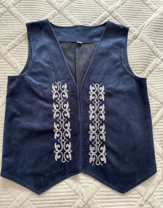 Продам жилетки для мальчика