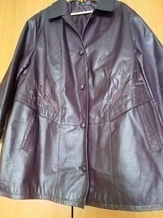 Haina dama, piele naturala. Vișiniu cu model. Marimea 50, lungime 3/4.