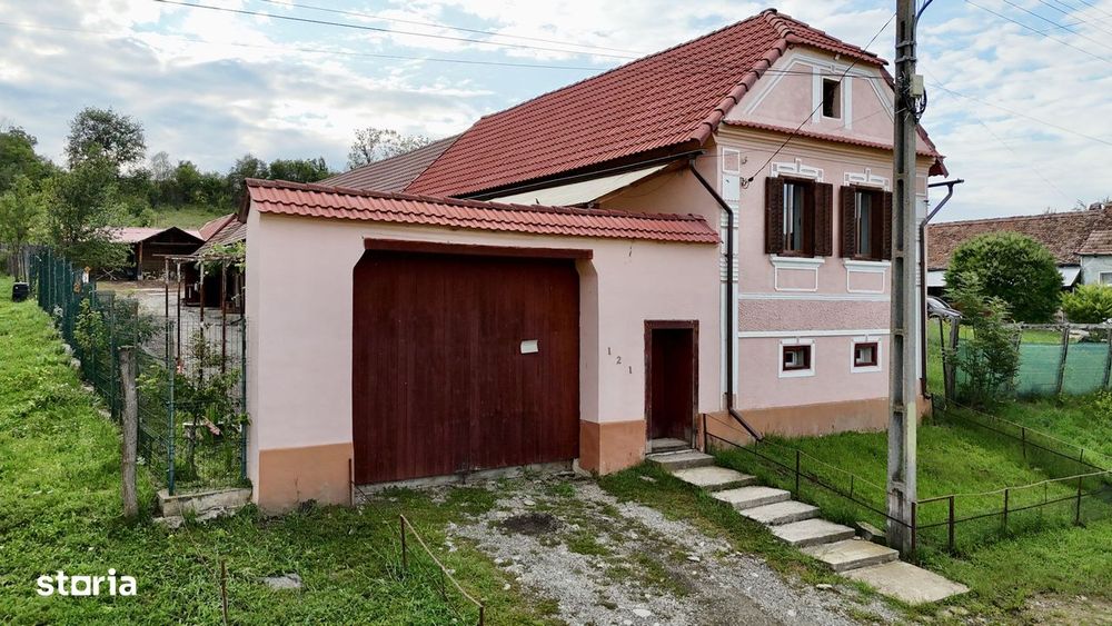 De vînzare casă cu 5 camere, sat Apoș, com. Bârghiș, jud. Sibiu