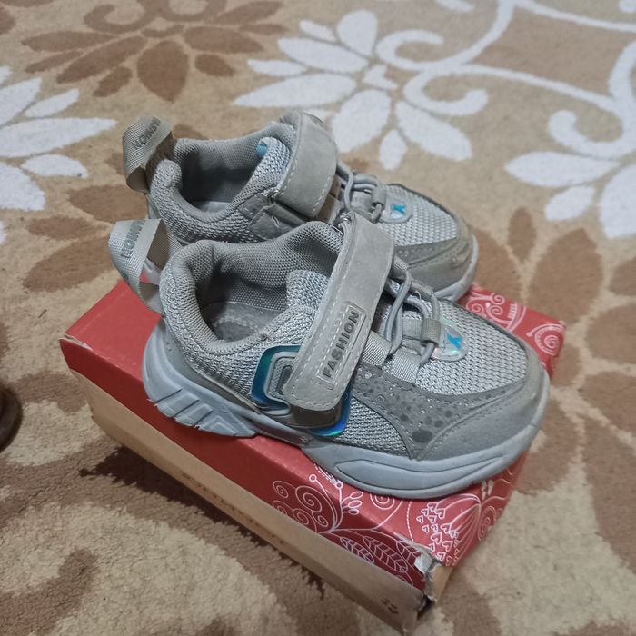 Кроссовки детские