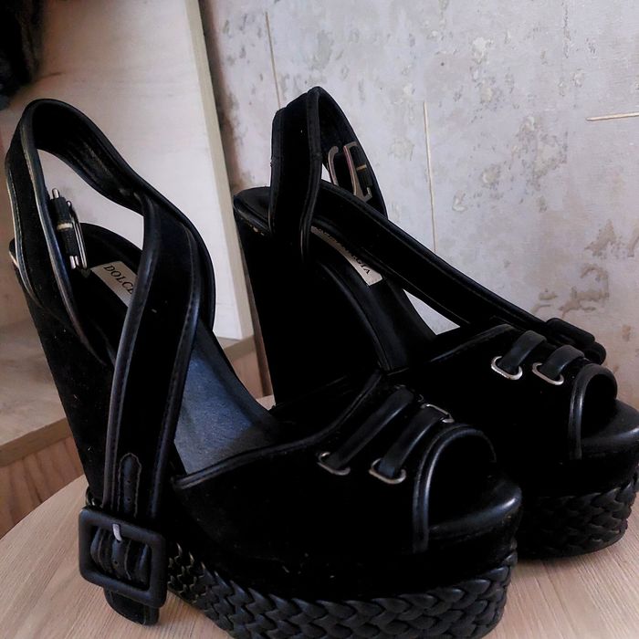 Продам босоножки на платформе