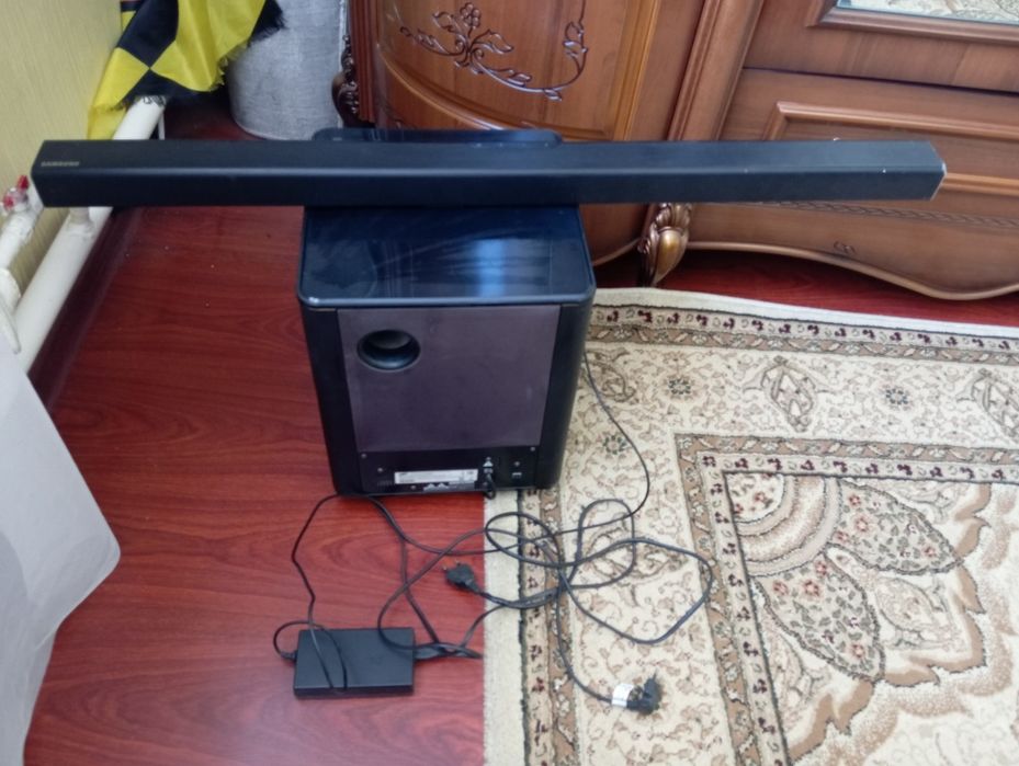 Саундбар с сабвуфер
