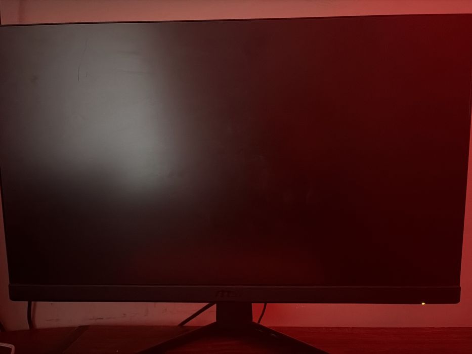 Продавам омен компютер с MSI монитор
