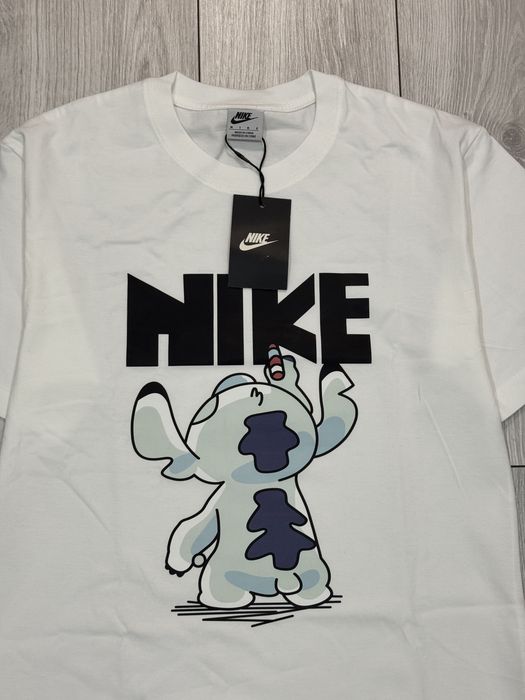 Nike white graphic tee cu imprimeu – mărimea M