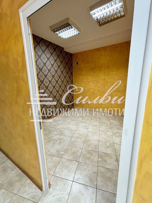 Дава се под наем Офис в Шумен, 5-ти полк - 65 кв.м за 306 € - Снимка #2