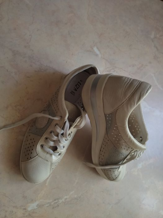 Обувь женская кроссовки