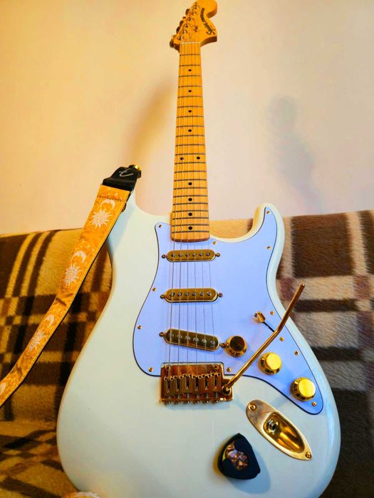 Custom Squier Affinity Stratocaster електирческа китара