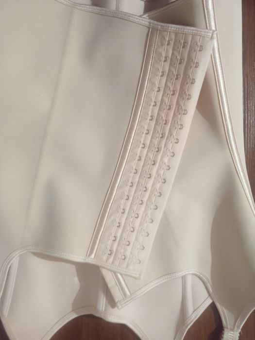 Утягивающии корсет