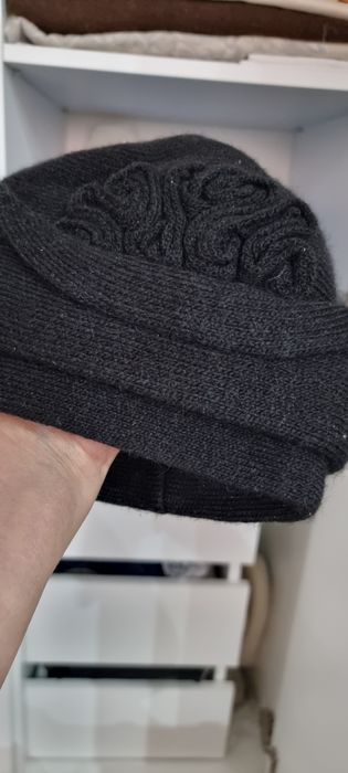 Зимняя женская шапка