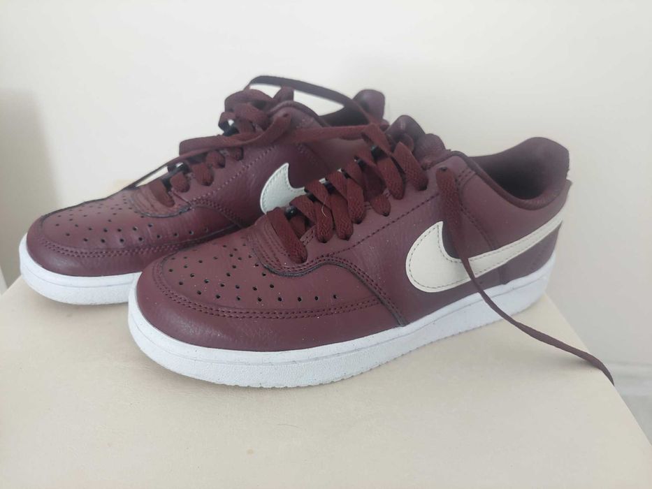 Дамски кожени маратонки Nike