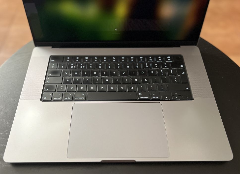 Като НОВ MacBook Pro 16” M1 Pro 2021 Space Grey 16GB RAM 512GB SSD