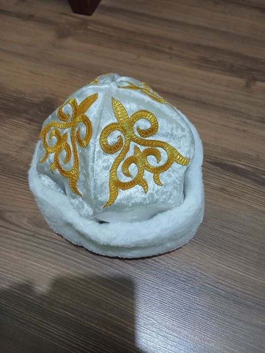 Продам казахский костюм для мальчиков