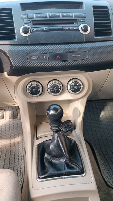 Vând Mitsubishi lancer