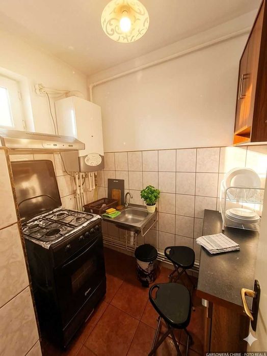 Garsoniera de inchiriat in oras Hunedoara, zona centrala, mobilata si utilata complet, 190 euro (1000 lei) luna