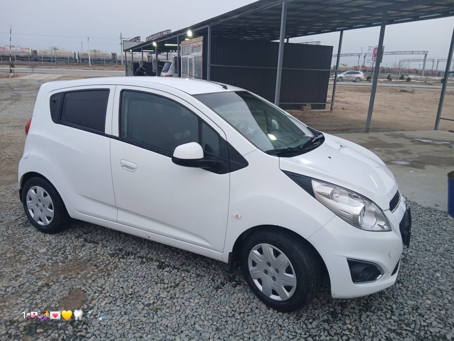 Spark sotiladi oq rang