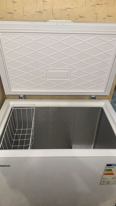 Продам морозильник