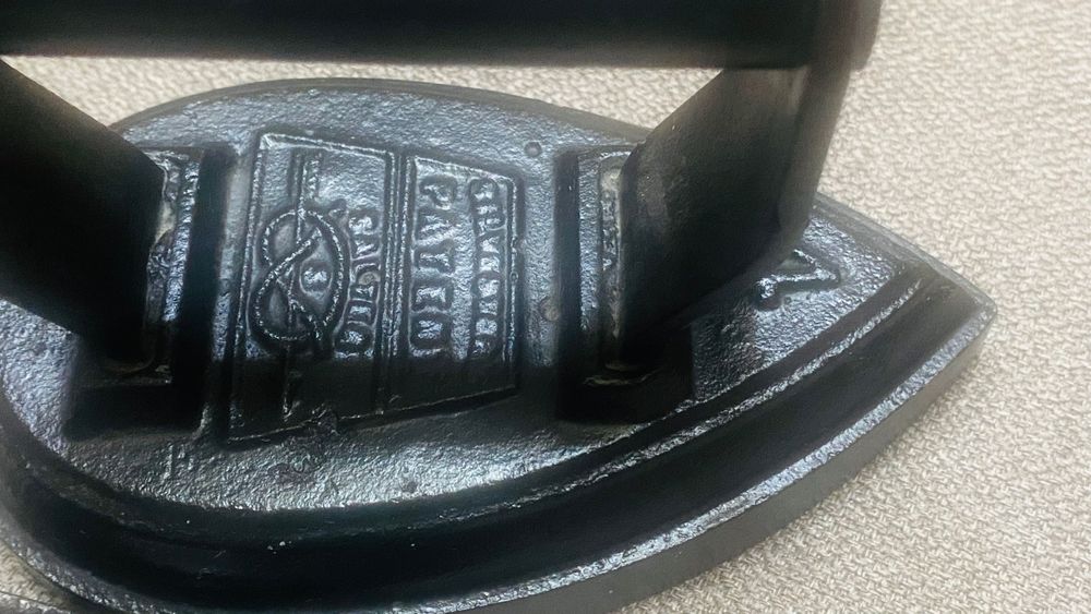 Антикварни ютии 2бр