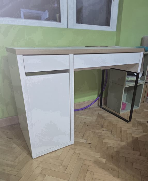 Бяло бюро от IKEA