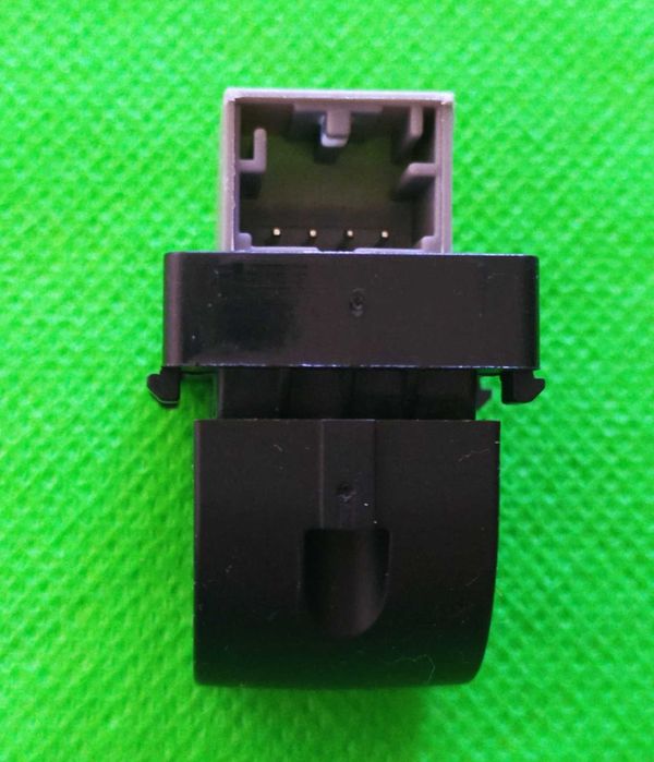 Конзола Копчета бутони панел ел стъкла АУДИ AUDI A4 B6 / B7 / Seat