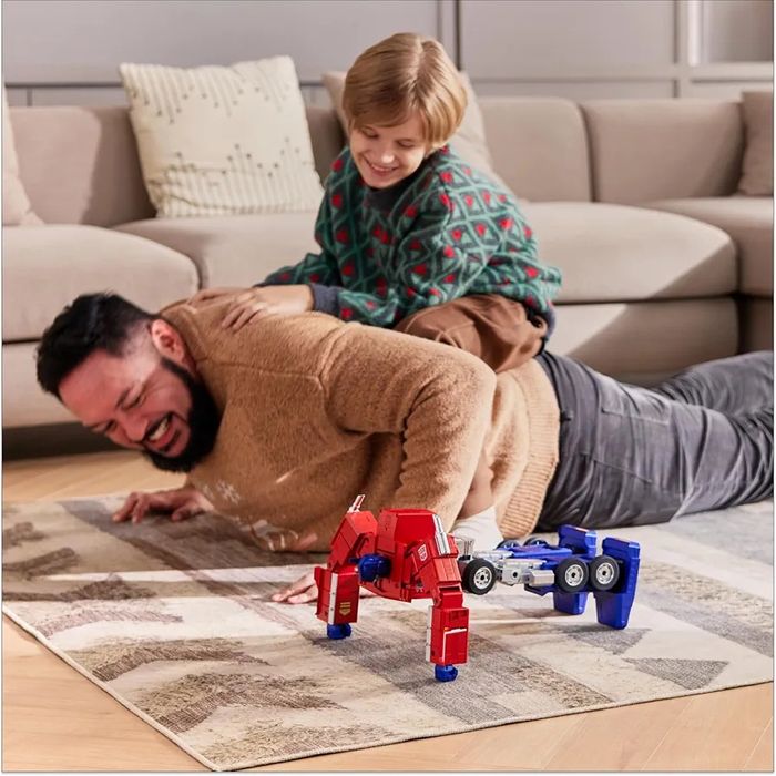 Робот Оптимус Прайм от Robosen. Реальный трансформер. Optimus prime.