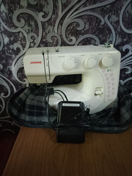 Продам швейную машинку