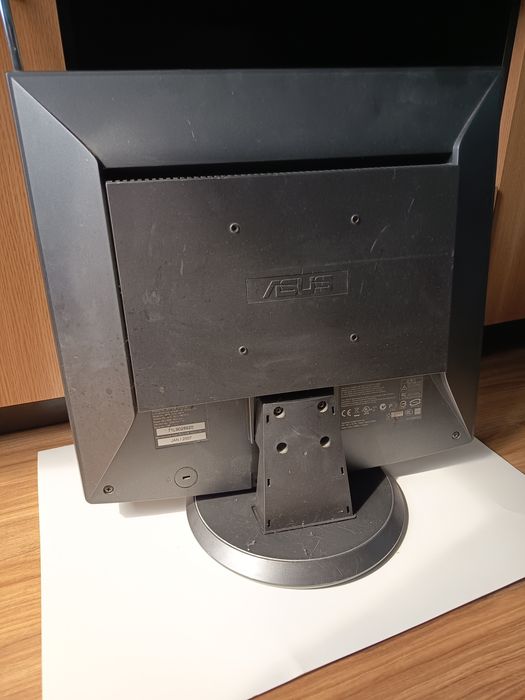 Monitor ASUS 19" cu Difuzoare Încorporate – DVI, VGA, Ideal Supraveghere / POS / Birou